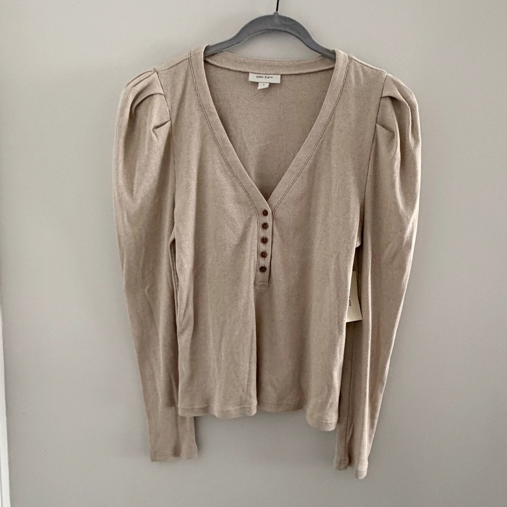 ON-34TH Beige Ribbed Henley Puff Sleeve V-Neck Knit Top Womens Large NWT Neutral - Picture 2 of 8